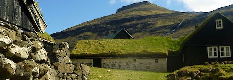 Alte Steinhäuser auf den Färöer Inseln